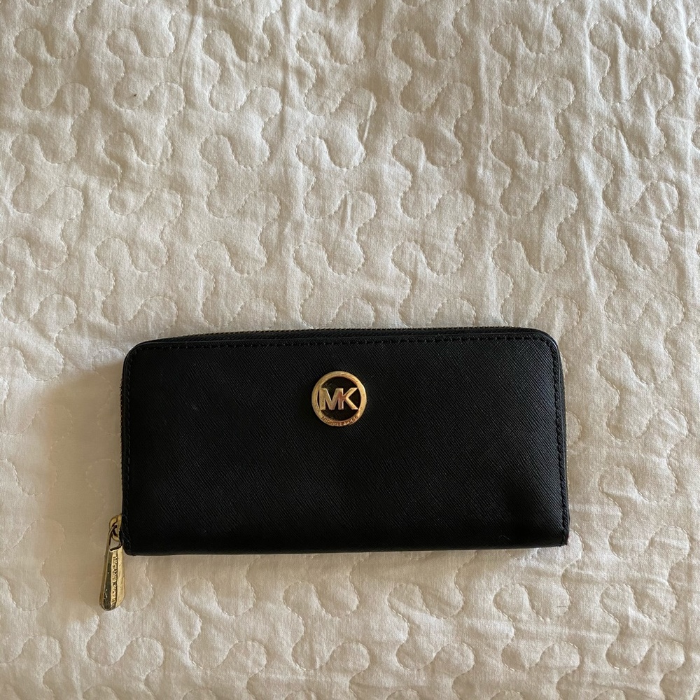 MIchael Kors black wallet